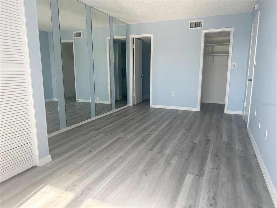 Active With Contract: $210,000 (1 beds, 1 baths, 815 Square Feet)