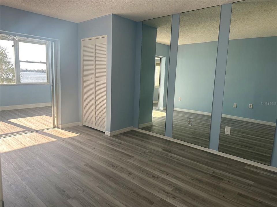 Active With Contract: $210,000 (1 beds, 1 baths, 815 Square Feet)