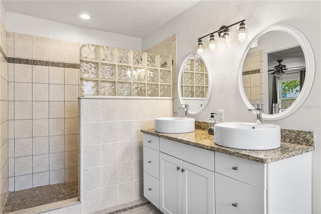 For Sale: $419,000 (4 beds, 2 baths, 2784 Square Feet)