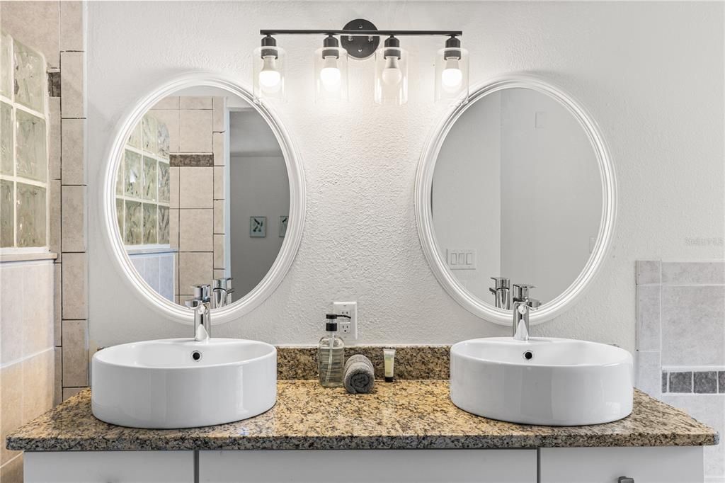 For Sale: $419,000 (4 beds, 2 baths, 2784 Square Feet)