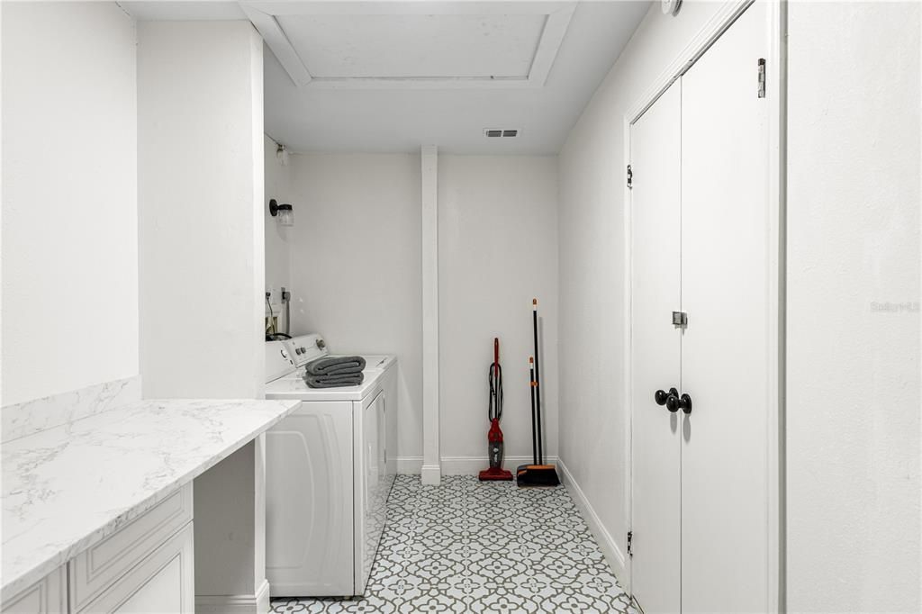 For Sale: $419,000 (4 beds, 2 baths, 2784 Square Feet)