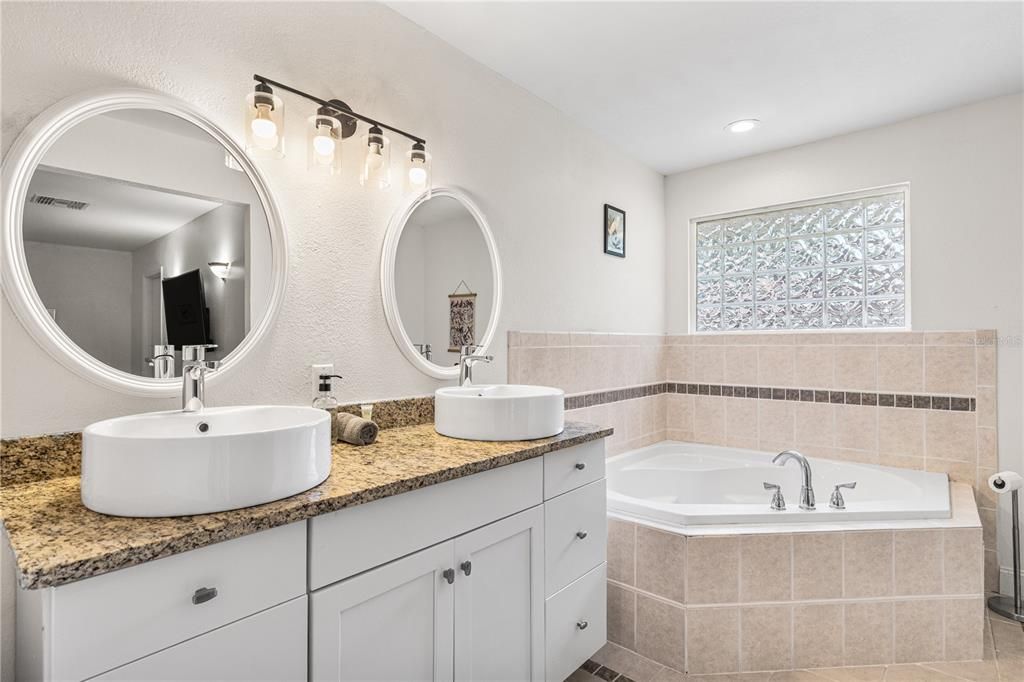 For Sale: $419,000 (4 beds, 2 baths, 2784 Square Feet)