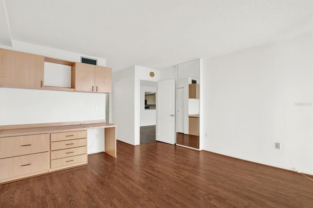 合同活跃: $379,000 (2 贝兹, 2 浴室, 1255 平方英尺)