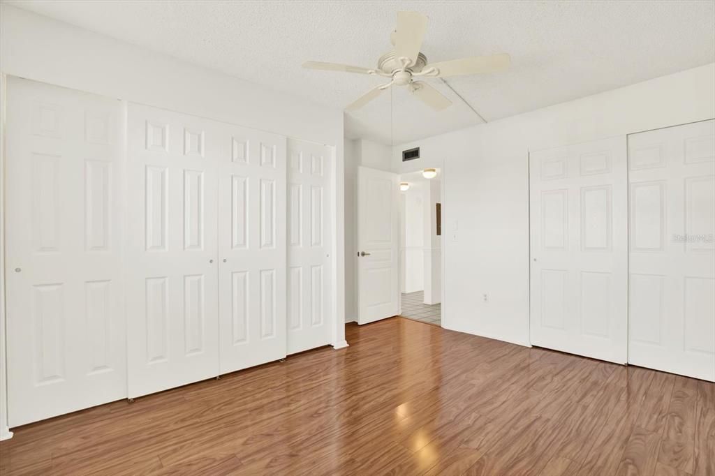 合同活跃: $379,000 (2 贝兹, 2 浴室, 1255 平方英尺)