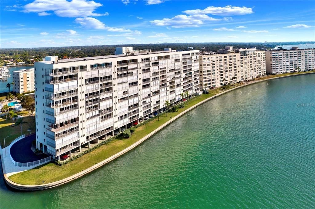 合同活跃: $379,000 (2 贝兹, 2 浴室, 1255 平方英尺)