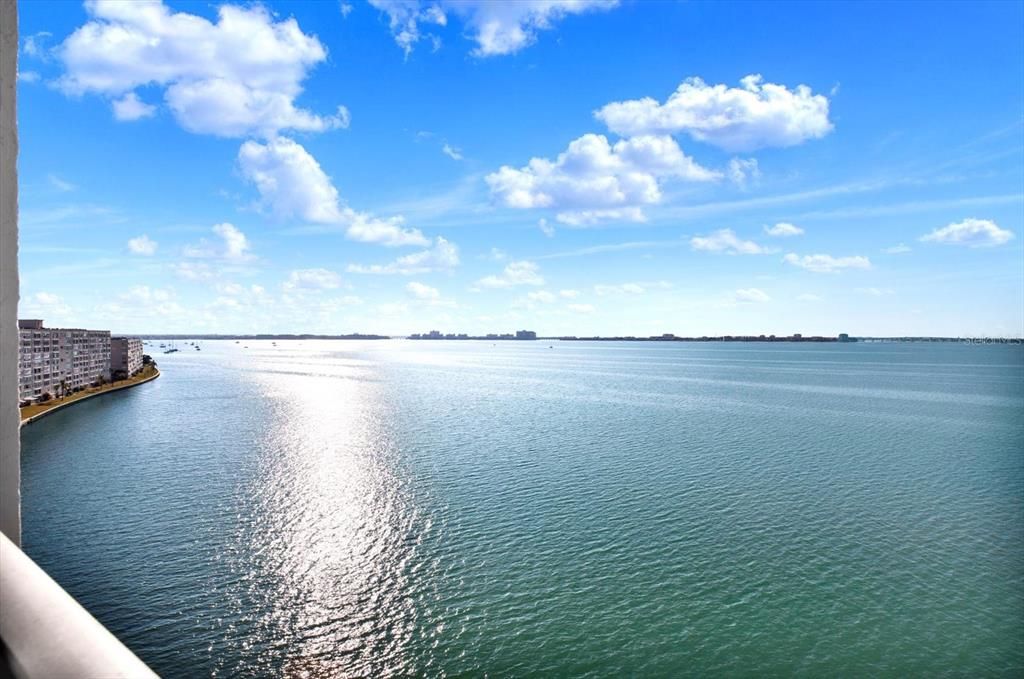 合同活跃: $379,000 (2 贝兹, 2 浴室, 1255 平方英尺)