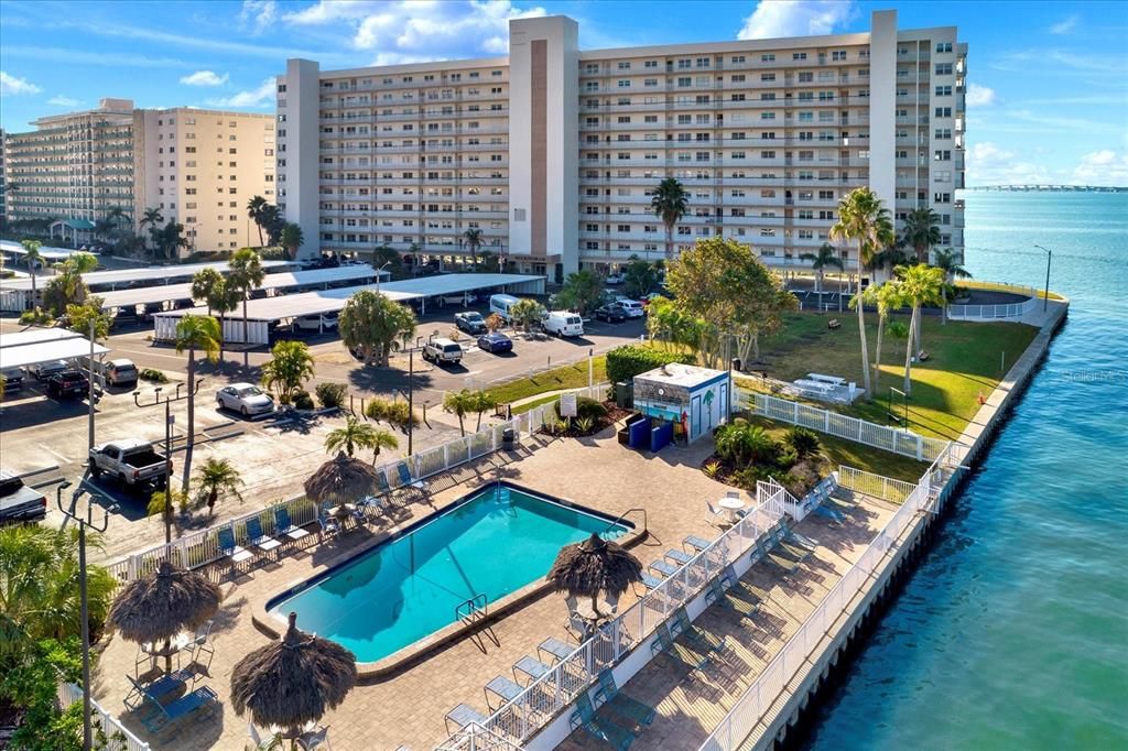 合同活跃: $379,000 (2 贝兹, 2 浴室, 1255 平方英尺)