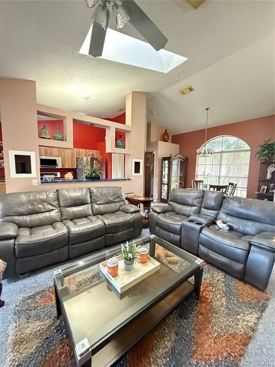 На продажу: $340,000 (3 спален, 2 ванн, 1440 Квадратных фут)