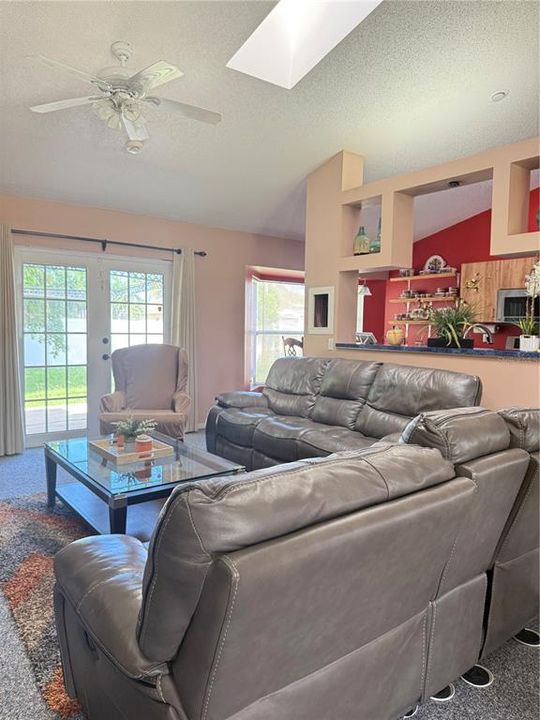 На продажу: $340,000 (3 спален, 2 ванн, 1440 Квадратных фут)