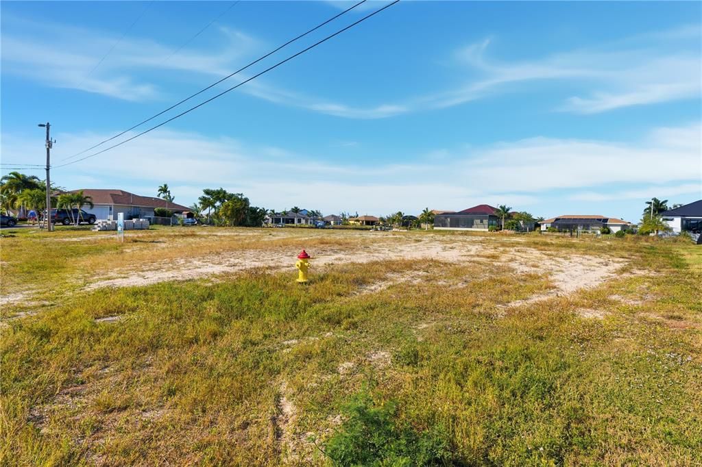 合同活跃: $340,000 (0.23 acres)