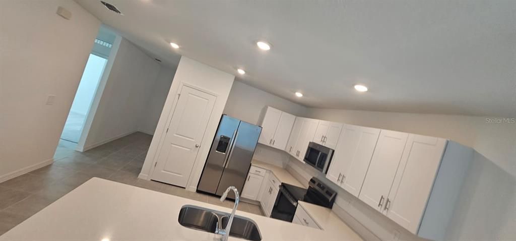 For Rent: $2,090 (3 beds, 2 baths, 1603 Square Feet)