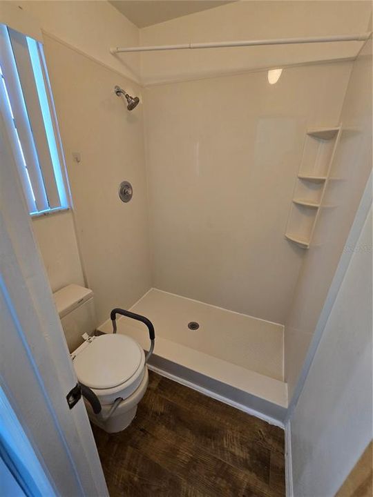 合同活跃: $147,000 (2 贝兹, 2 浴室, 1025 平方英尺)