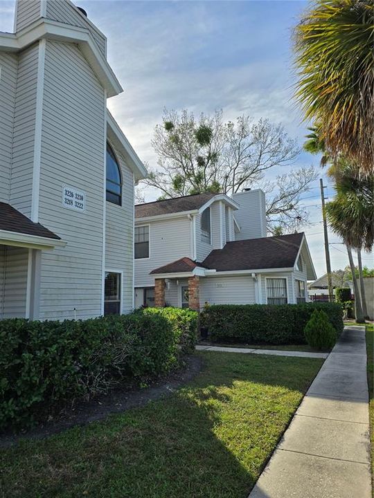 合同活跃: $147,000 (2 贝兹, 2 浴室, 1025 平方英尺)