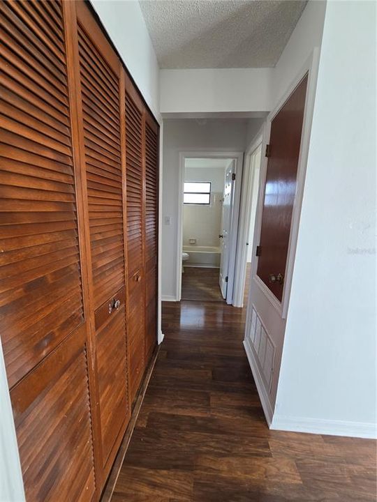 合同活跃: $147,000 (2 贝兹, 2 浴室, 1025 平方英尺)