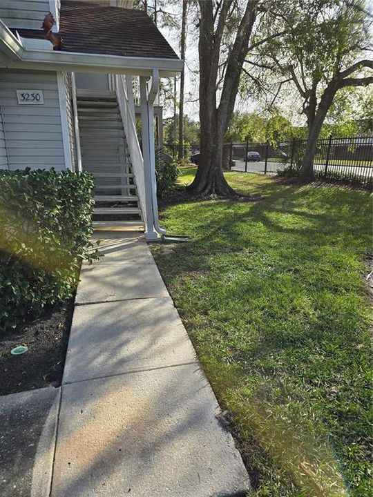 合同活跃: $147,000 (2 贝兹, 2 浴室, 1025 平方英尺)