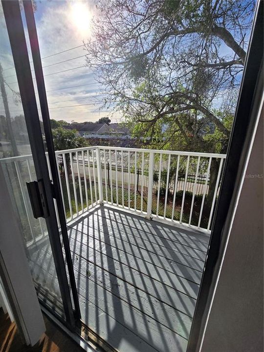 合同活跃: $147,000 (2 贝兹, 2 浴室, 1025 平方英尺)