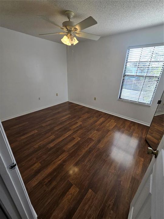 合同活跃: $147,000 (2 贝兹, 2 浴室, 1025 平方英尺)