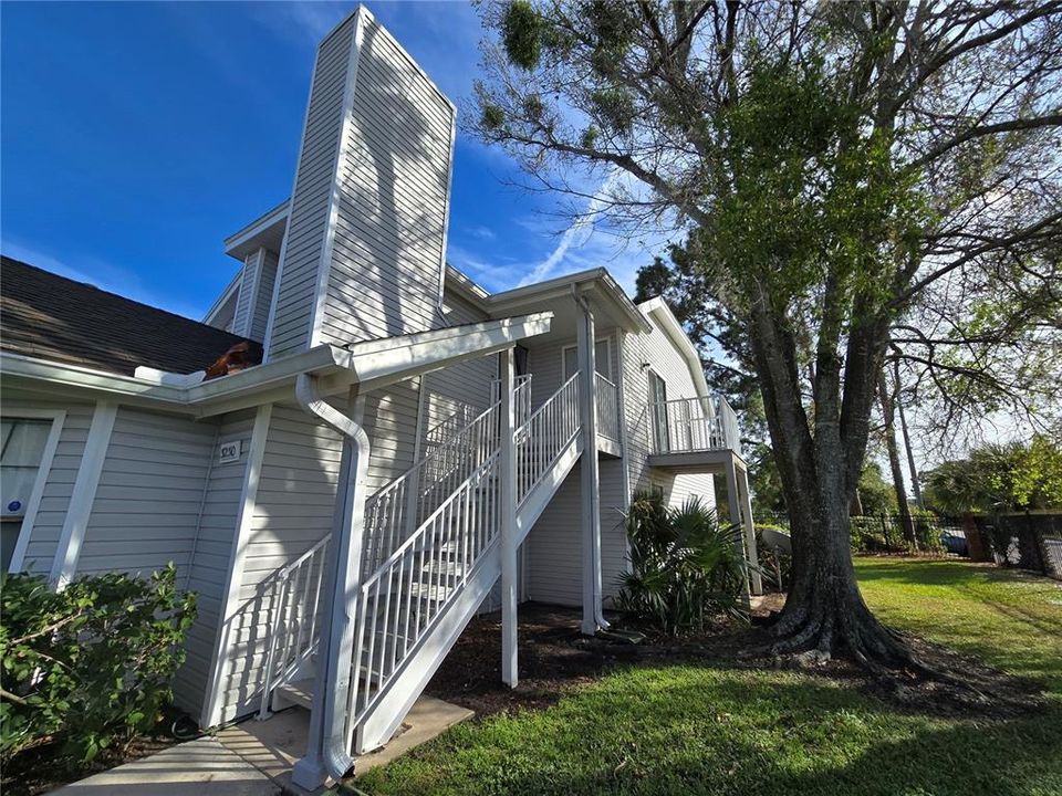 合同活跃: $147,000 (2 贝兹, 2 浴室, 1025 平方英尺)