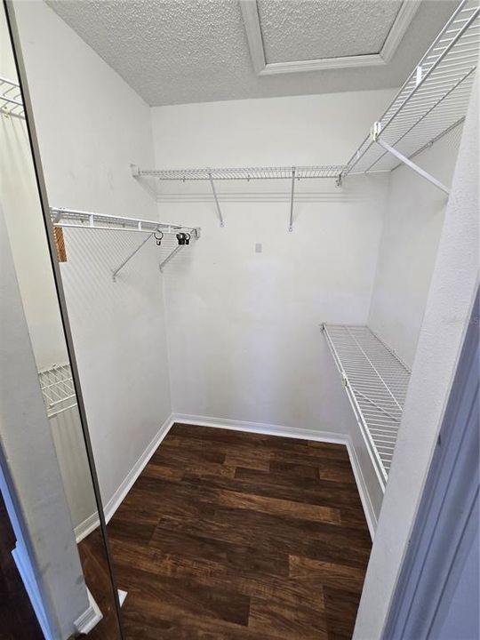 合同活跃: $147,000 (2 贝兹, 2 浴室, 1025 平方英尺)