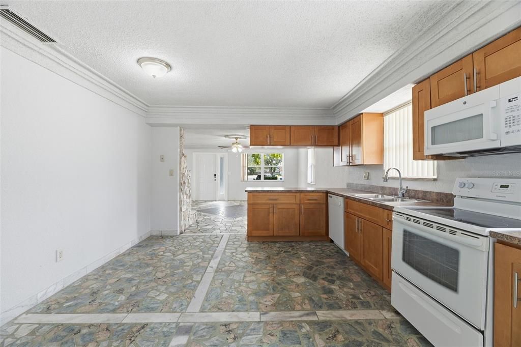 For Sale: $519,900 (3 beds, 3 baths, 2357 Square Feet)