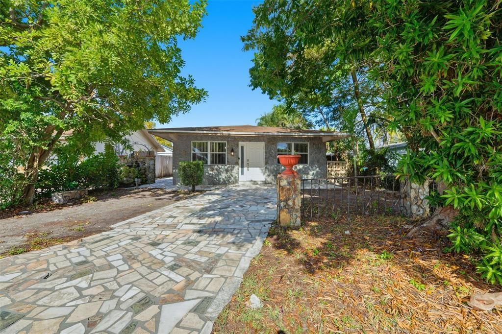 For Sale: $519,900 (3 beds, 3 baths, 2357 Square Feet)