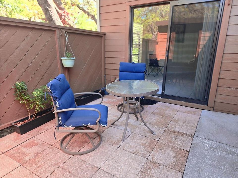 На продажу: $225,000 (2 спален, 2 ванн, 1050 Квадратных фут)