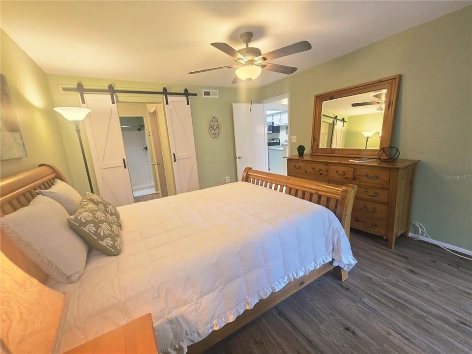 На продажу: $225,000 (2 спален, 2 ванн, 1050 Квадратных фут)