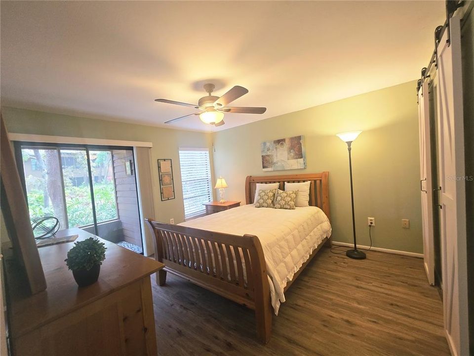 На продажу: $225,000 (2 спален, 2 ванн, 1050 Квадратных фут)