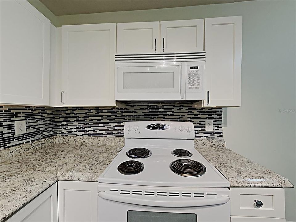 For Rent: $1,200 (1 beds, 1 baths, 650 Square Feet)