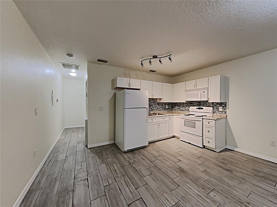 For Rent: $1,200 (1 beds, 1 baths, 650 Square Feet)