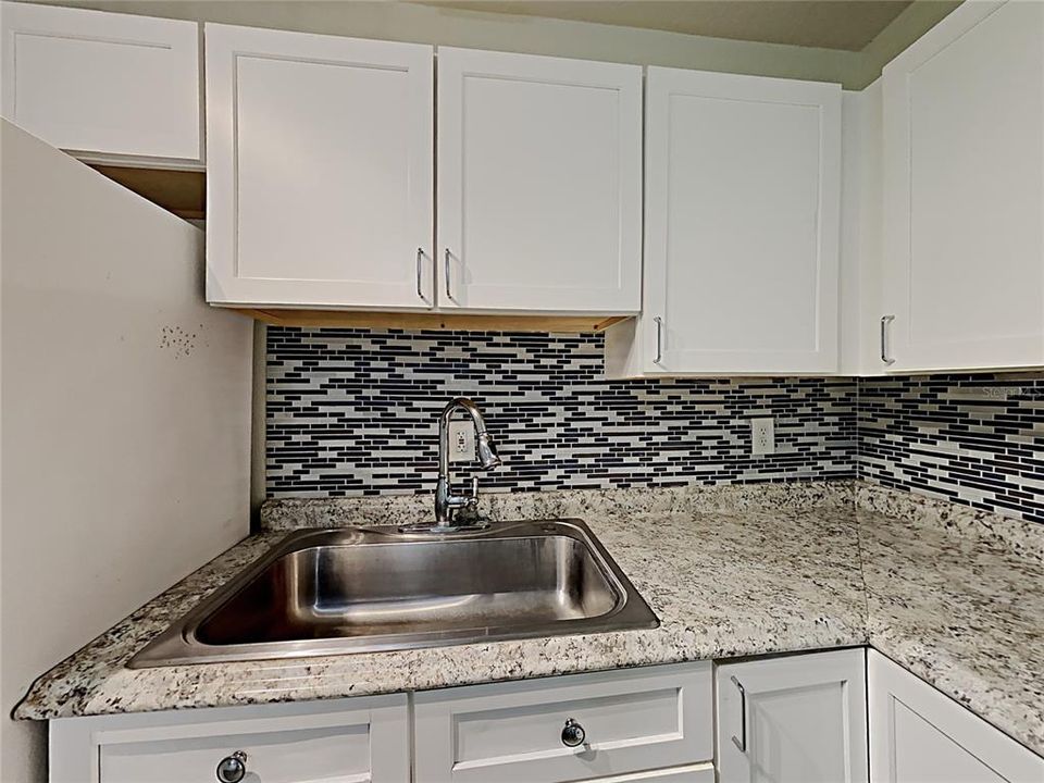 For Rent: $1,200 (1 beds, 1 baths, 650 Square Feet)