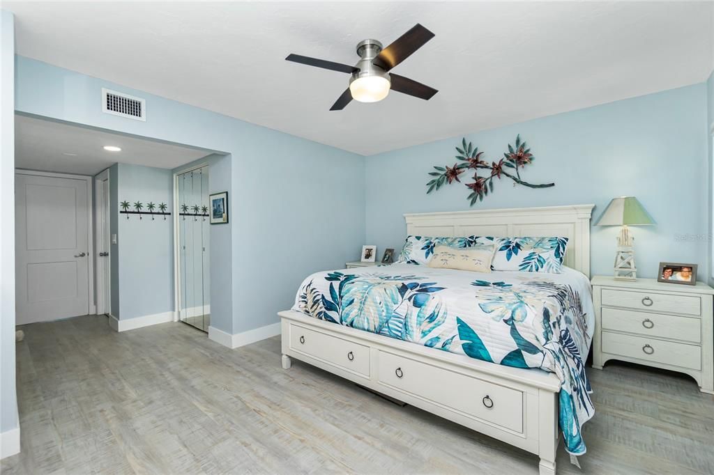 For Sale: $799,900 (3 beds, 3 baths, 1715 Square Feet)