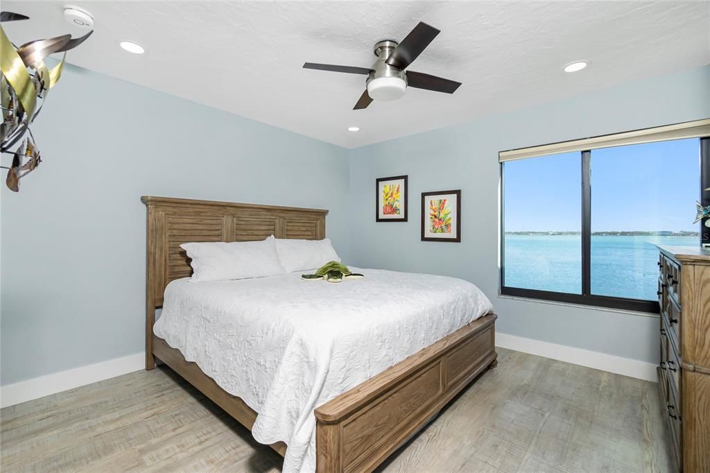 For Sale: $799,900 (3 beds, 3 baths, 1715 Square Feet)