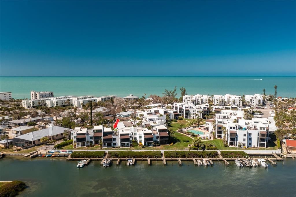 For Sale: $799,900 (3 beds, 3 baths, 1715 Square Feet)