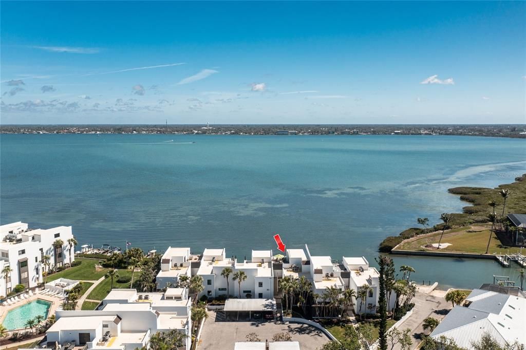 For Sale: $799,900 (3 beds, 3 baths, 1715 Square Feet)