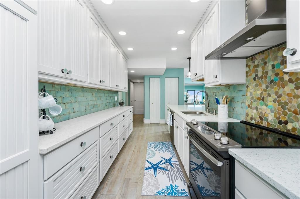 For Sale: $799,900 (3 beds, 3 baths, 1715 Square Feet)