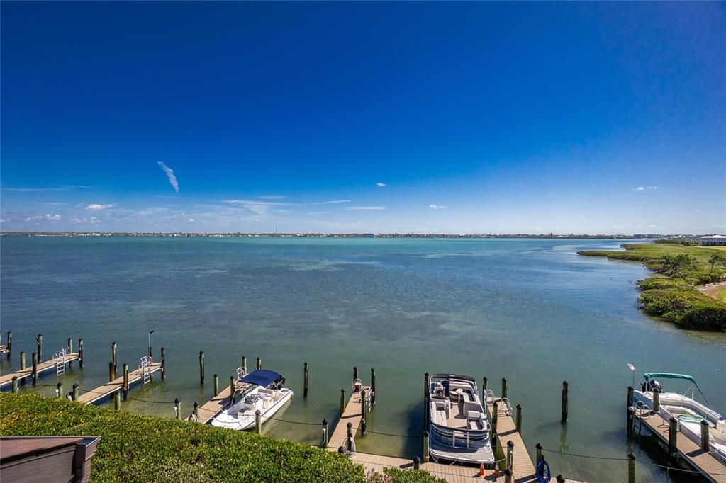 For Sale: $799,900 (3 beds, 3 baths, 1715 Square Feet)