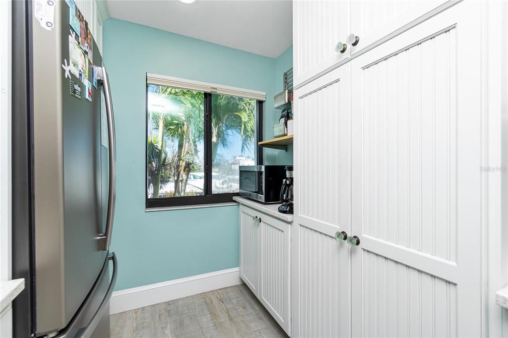 For Sale: $799,900 (3 beds, 3 baths, 1715 Square Feet)