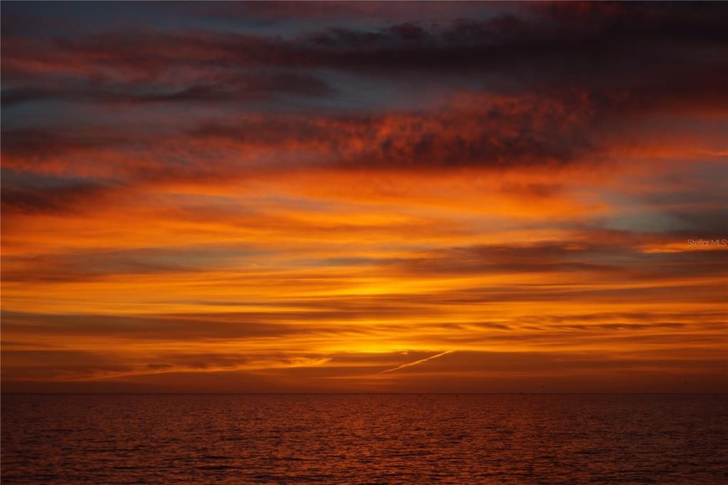 For Sale: $799,900 (3 beds, 3 baths, 1715 Square Feet)