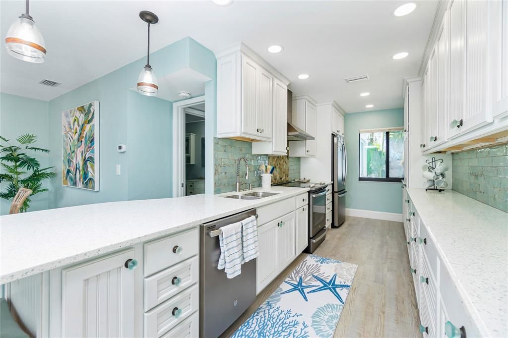 For Sale: $799,900 (3 beds, 3 baths, 1715 Square Feet)