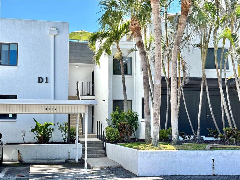 For Sale: $799,900 (3 beds, 3 baths, 1715 Square Feet)