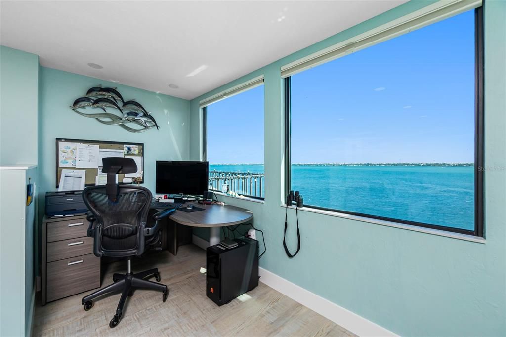 For Sale: $799,900 (3 beds, 3 baths, 1715 Square Feet)