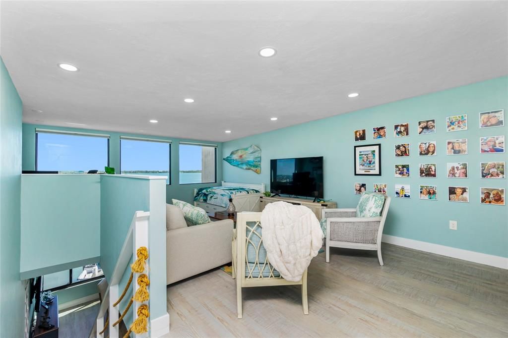 For Sale: $799,900 (3 beds, 3 baths, 1715 Square Feet)