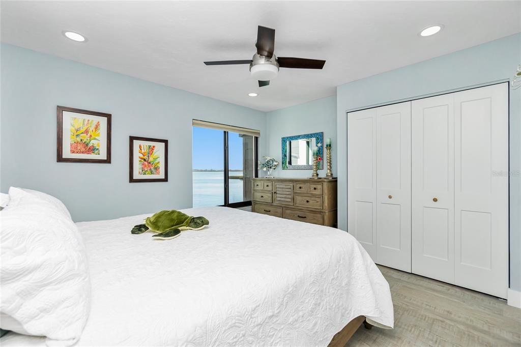 For Sale: $799,900 (3 beds, 3 baths, 1715 Square Feet)