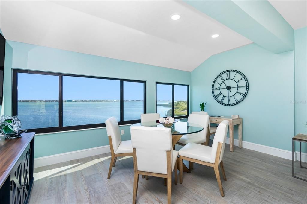 For Sale: $799,900 (3 beds, 3 baths, 1715 Square Feet)