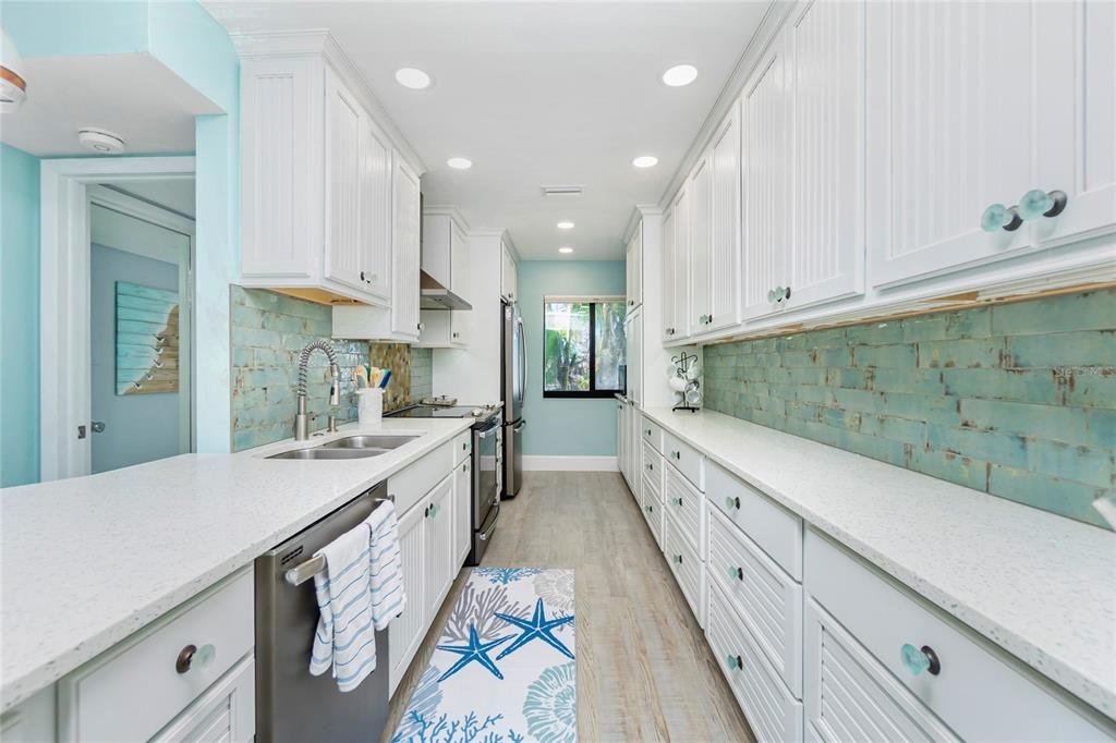 For Sale: $799,900 (3 beds, 3 baths, 1715 Square Feet)