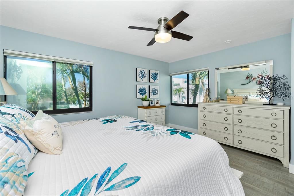 For Sale: $799,900 (3 beds, 3 baths, 1715 Square Feet)