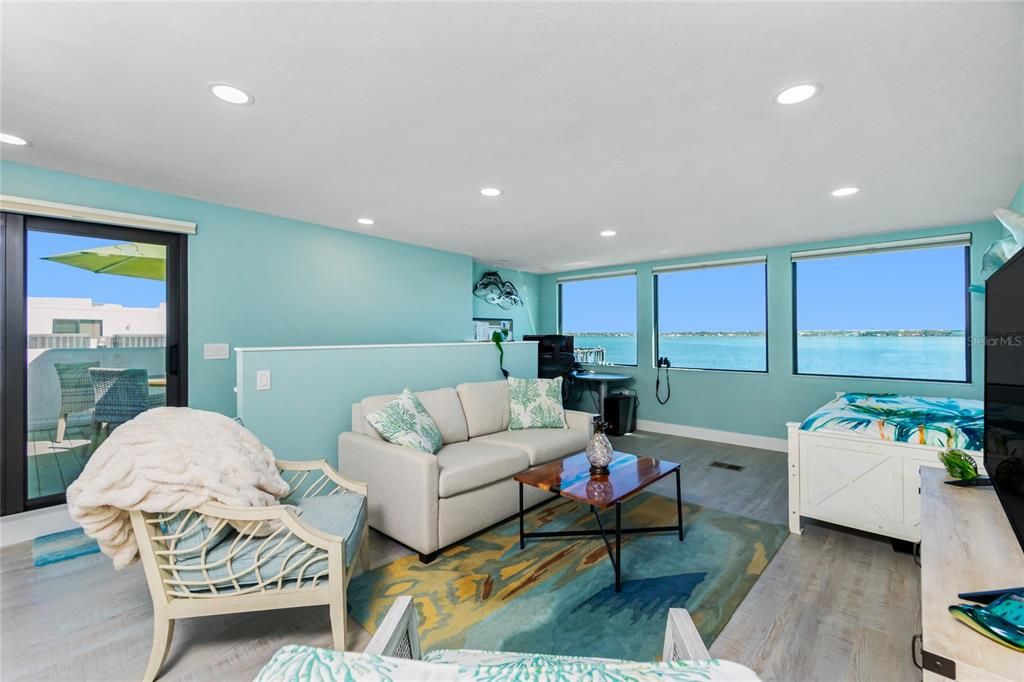 For Sale: $799,900 (3 beds, 3 baths, 1715 Square Feet)