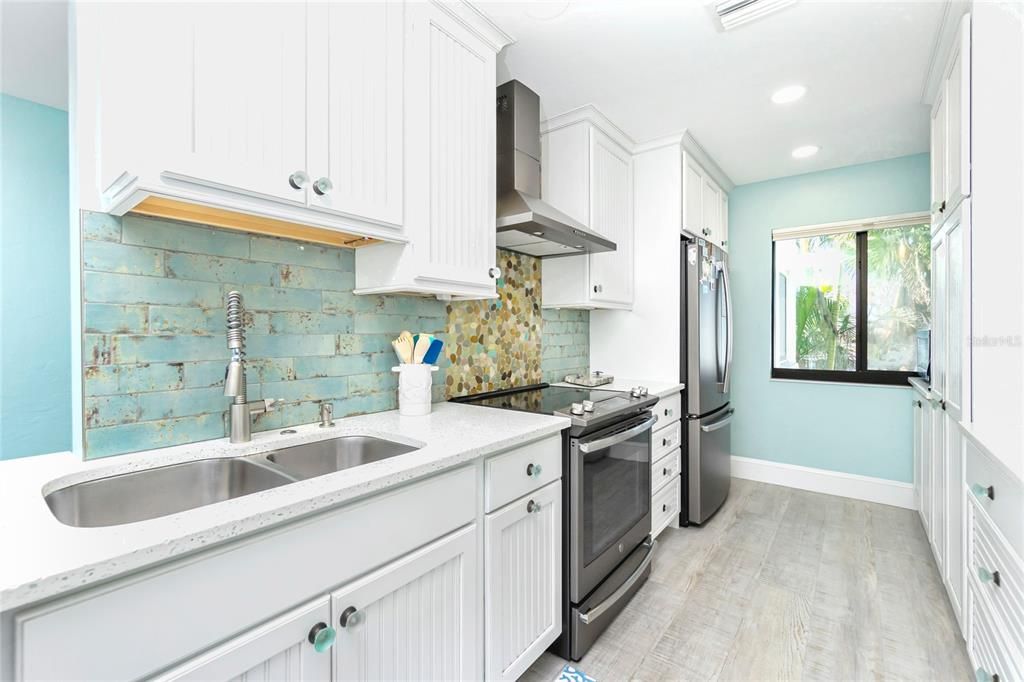 For Sale: $799,900 (3 beds, 3 baths, 1715 Square Feet)