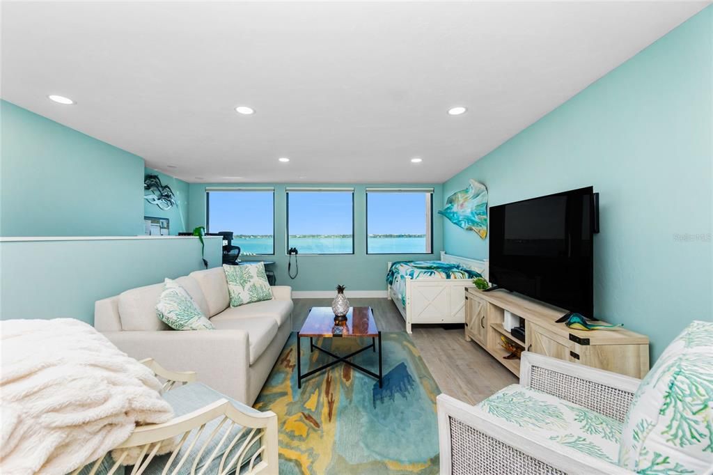 For Sale: $799,900 (3 beds, 3 baths, 1715 Square Feet)